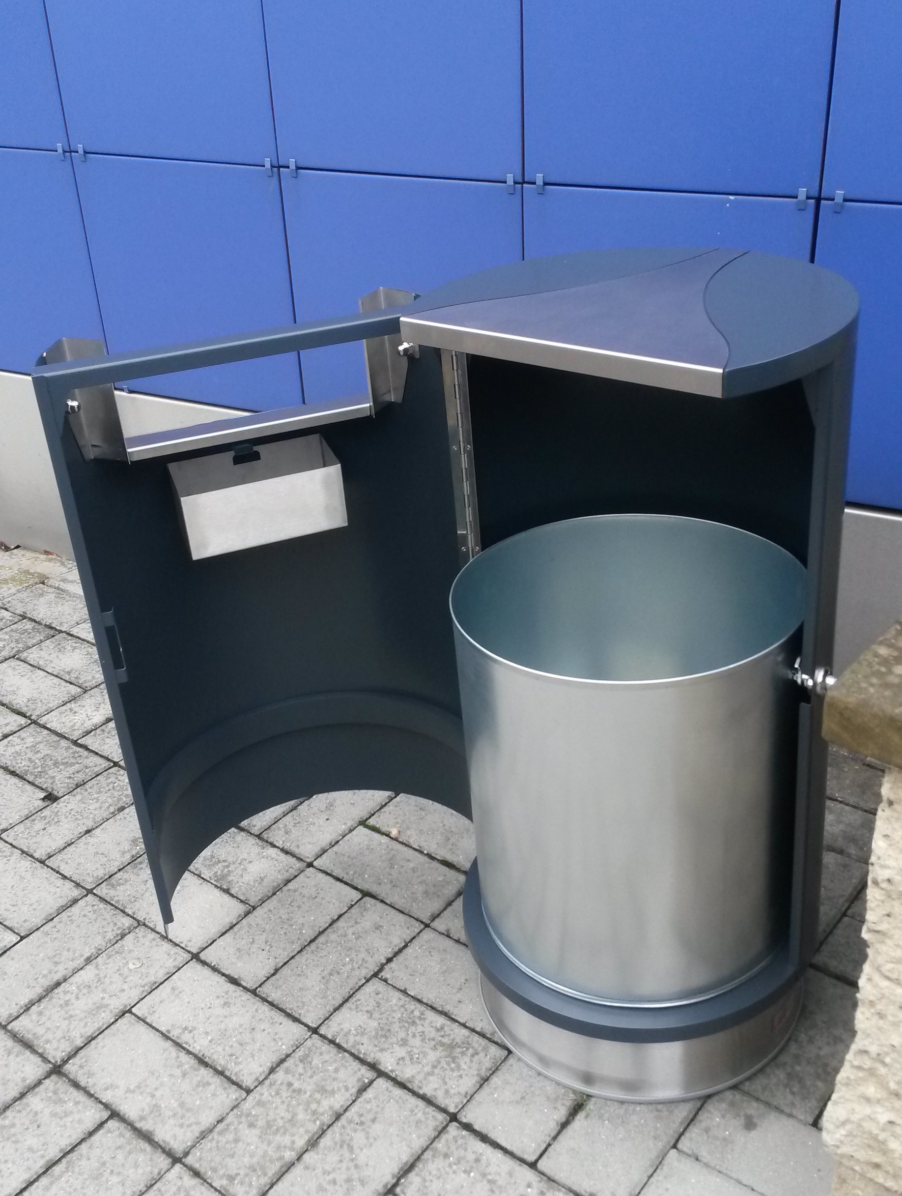 Odpadkový koš s popelníkem, komaxitovaný - Rakousko